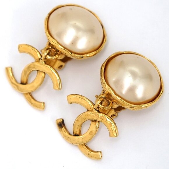 CHANEL CC Logos Pearl Dangle Drop Clip-On Earrings Gold Tone 94A Auth w/Box #192 - Picture 1 of 6